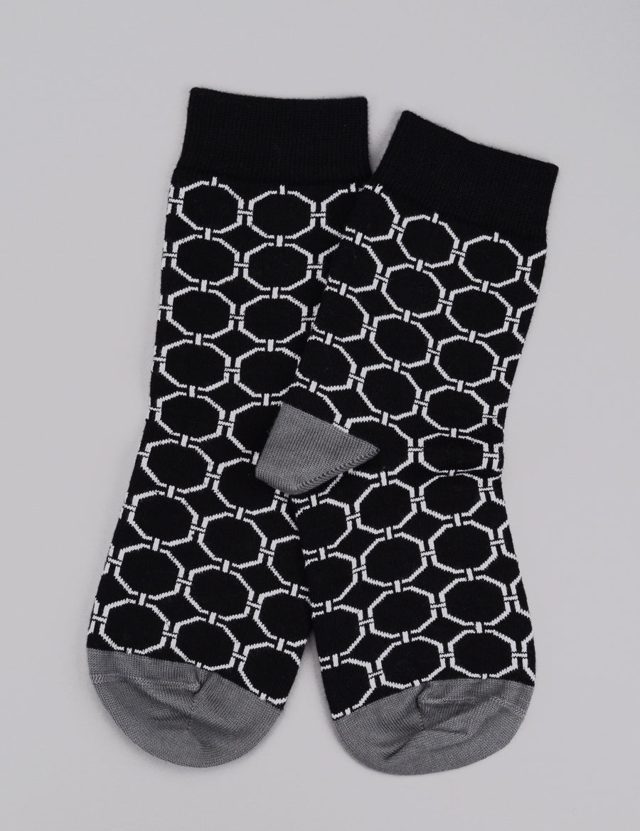 Peper Harow<p>beehive<p>cotton ankle socks<p>black