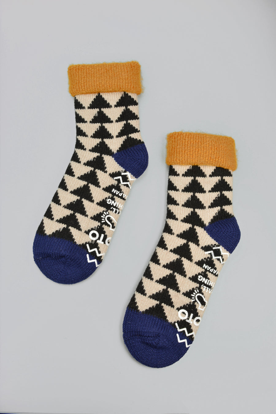 ROTOTO<p>sankaku comfy room socks<p>mix fabric room socks<p>black/navy/gold